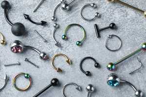 Piercing clitoris : processus, précautions, soins et types de piercings